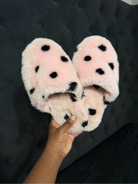 Victoria’s Secret Pink Polka Dot Plush Slippers